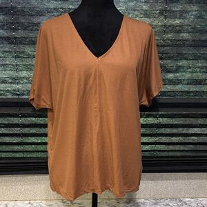 Studio B by Bobeau Women’s Camel Brown SS V-Neck‎ Boxy T-Shirt SZ Medium